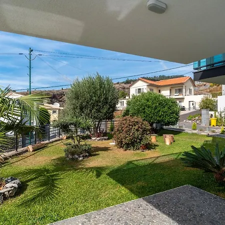 Plaza With Private Pool Holiday home Calheta (Madeira)